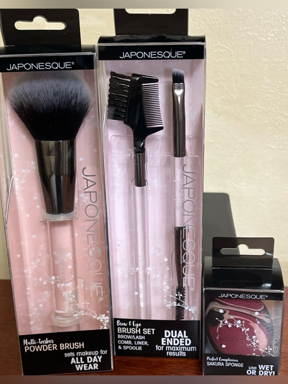 Japonesque makeup brush lot powder brush brow and eye set Sakura sponge